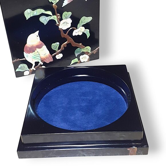 Japanese Raden Mother of Pearl Tea Flowers and Cassowaries Lacquer Jewelry Box - Picture 7 of 12